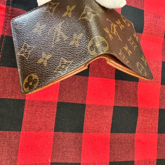 LOUIS VUITTON Monogram Bi-Fold Wallet - Picture 6 of 13